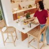 LEXIA Lot de 2 tabourets de bar intérieur/extérieur en bois d'acacia et résine tressée H66cm