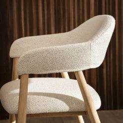 MARINA Lot de 2 fauteuils de table en tissu bouclette et bois